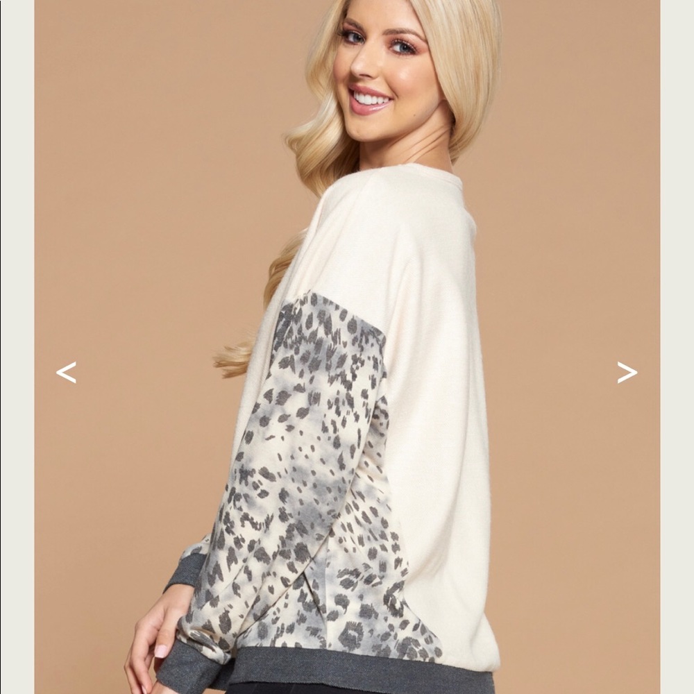 NWT!Textured Color Block Leopard Sweatshirt”Medium - Picture 5 of 5